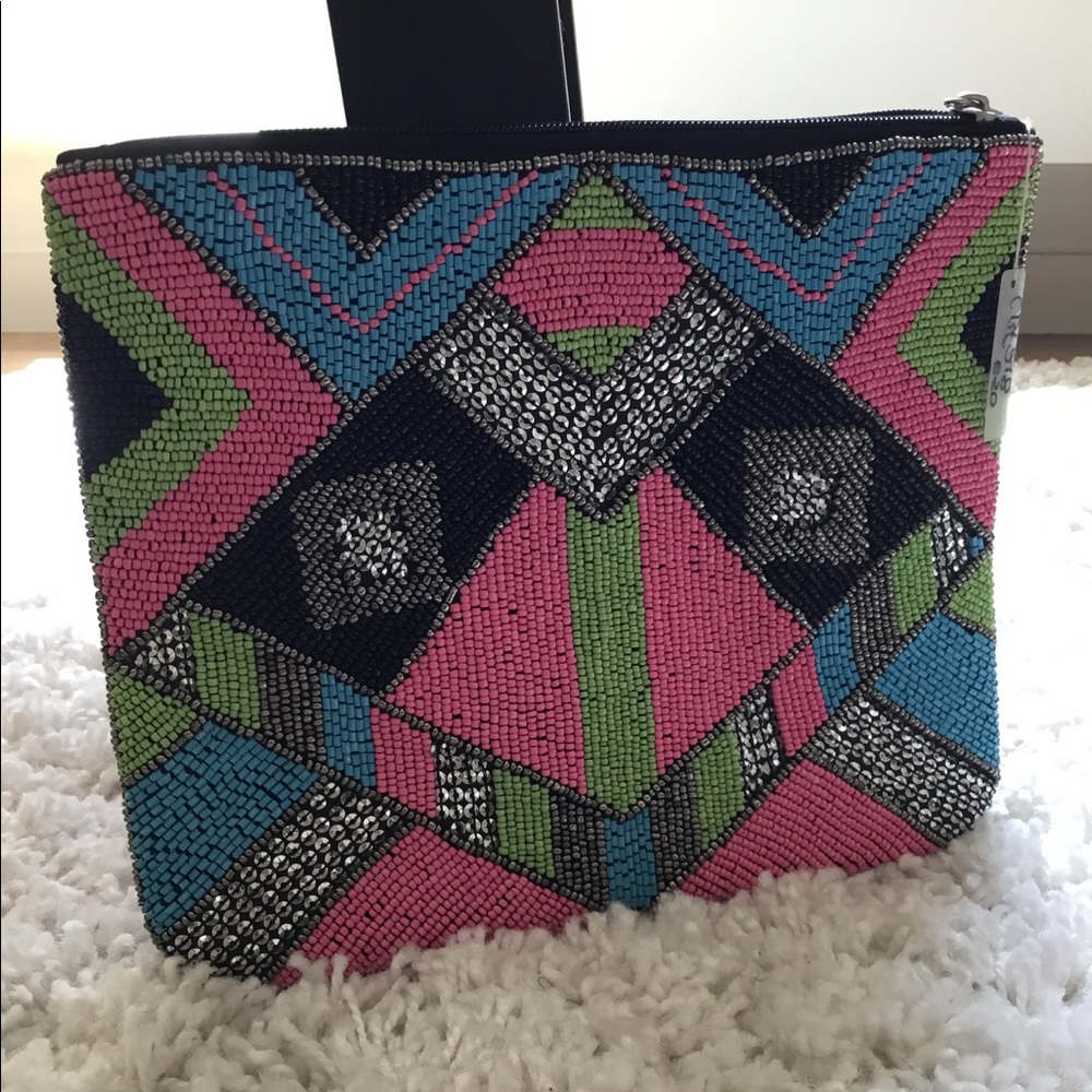 Beaded clutch with zipper